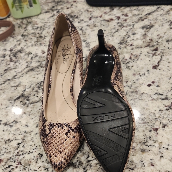 Jessica Simpson Brown Snakeskin Heels - Picture 2 of 3